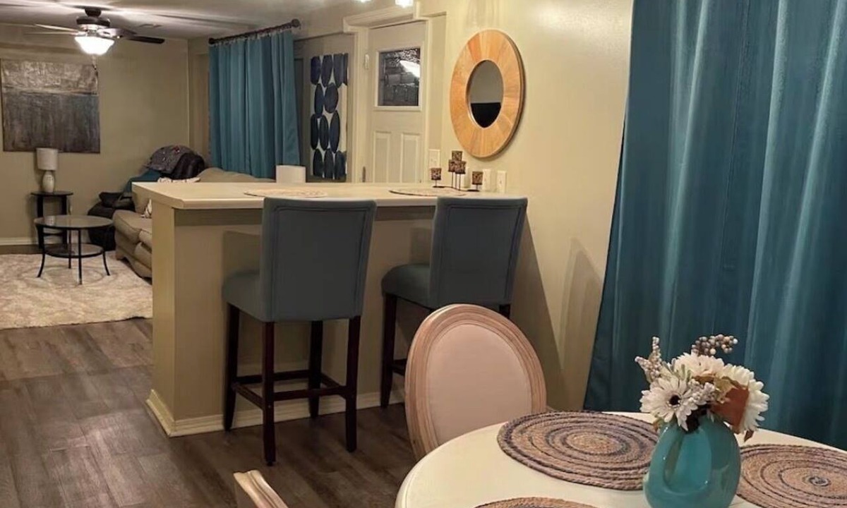 Sikeston Cottage | 1-bedroom cottage in Sikeston’s historic north-end. 3 minute drive to hospital