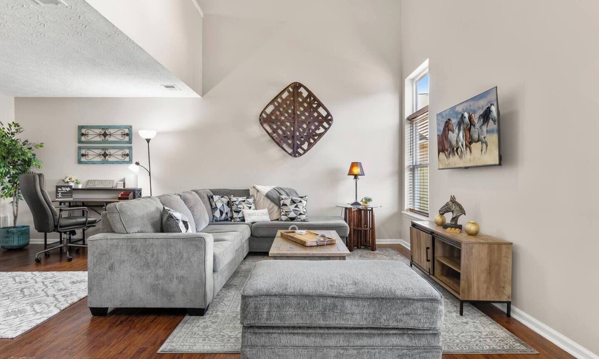 Georgetown House | 1 Exit to Horse Park/King Bed/Fenced Yard/