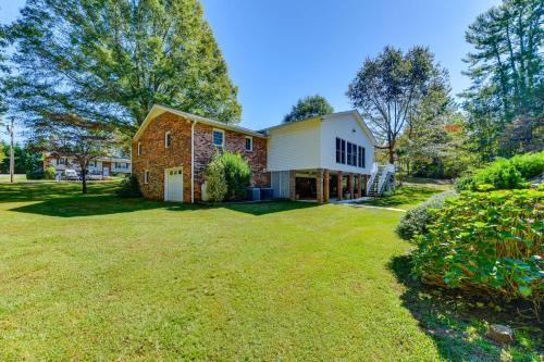 Hudson House | 1 Mi to Dtwn: Home w/Fire Pit & Deck in Hudson!