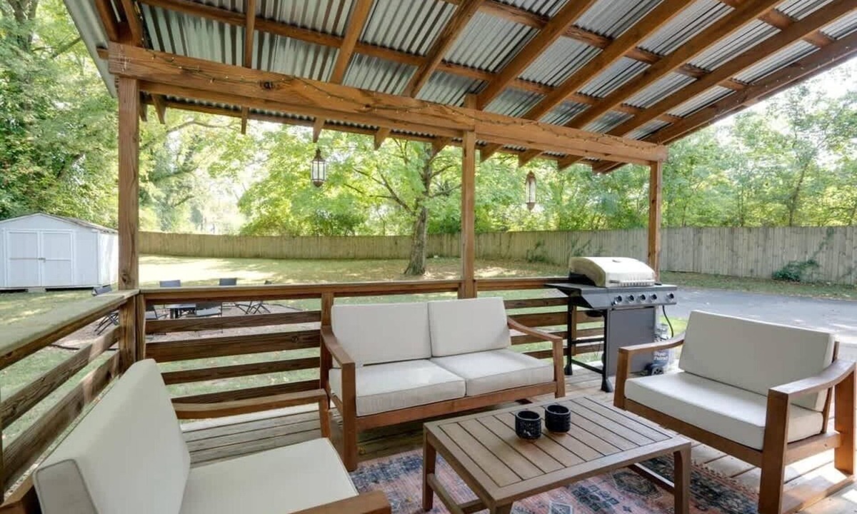 Inglewood House | 1-Story Home, Fenced Yard, Grill, Firepit, Parking | Sleeps 10, Pet-Friendly, Smart TVs, 10 Mins to Nissan Stadium & Five Points, Cozy Bedrooms, Outdoor Fun, Perfect for Families & Groups