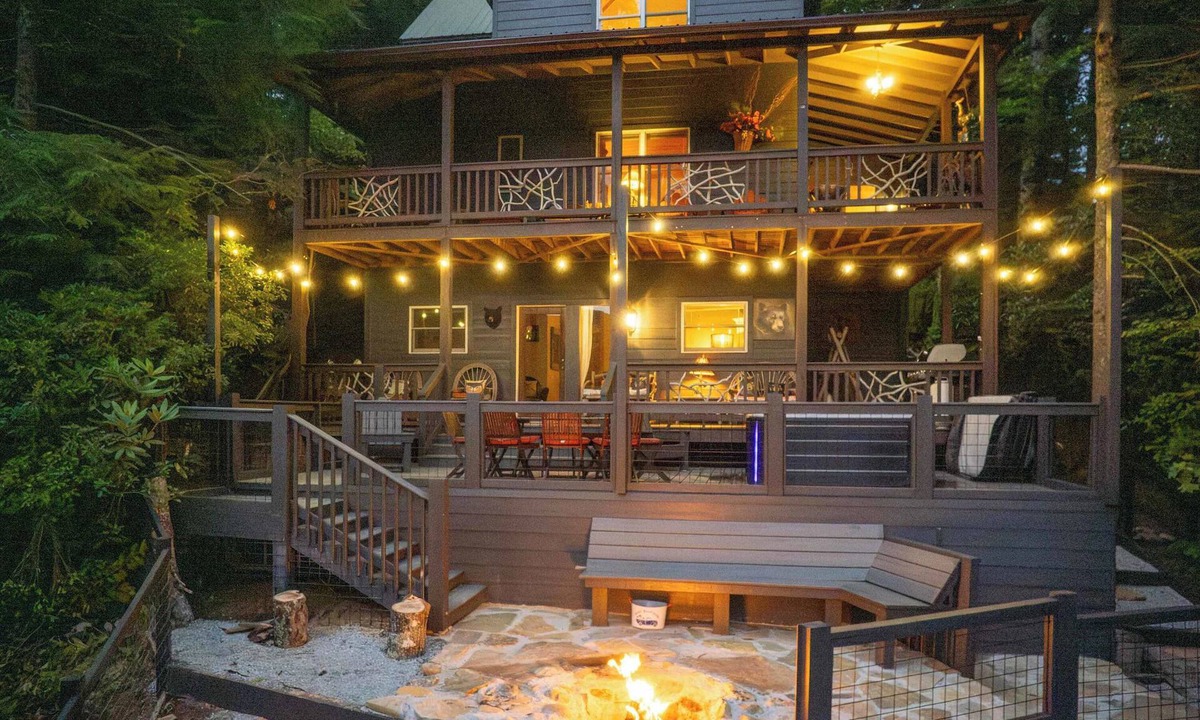 Cashiers Cabin | 10 Min to Downtown Cashiers | 5 Min to Silver Run