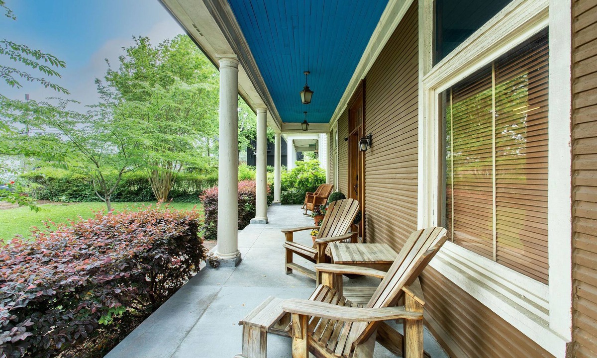 Belmont - Hillsboro House | 12 South Historic Home · 3BR Sleeps 10 · Wisteria