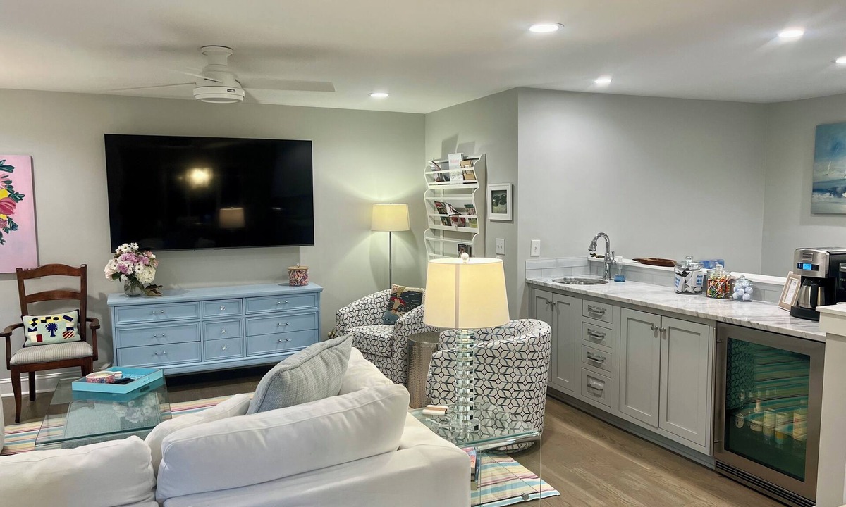 West Beach Villa | 1333 Fairway Oaks: 4BR Villa, Lagoon Views, Short 5-7 min. stroll to the Beach!