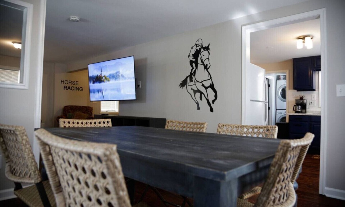 Ranson House | 1939 4BR Rustic Escape by Casino
