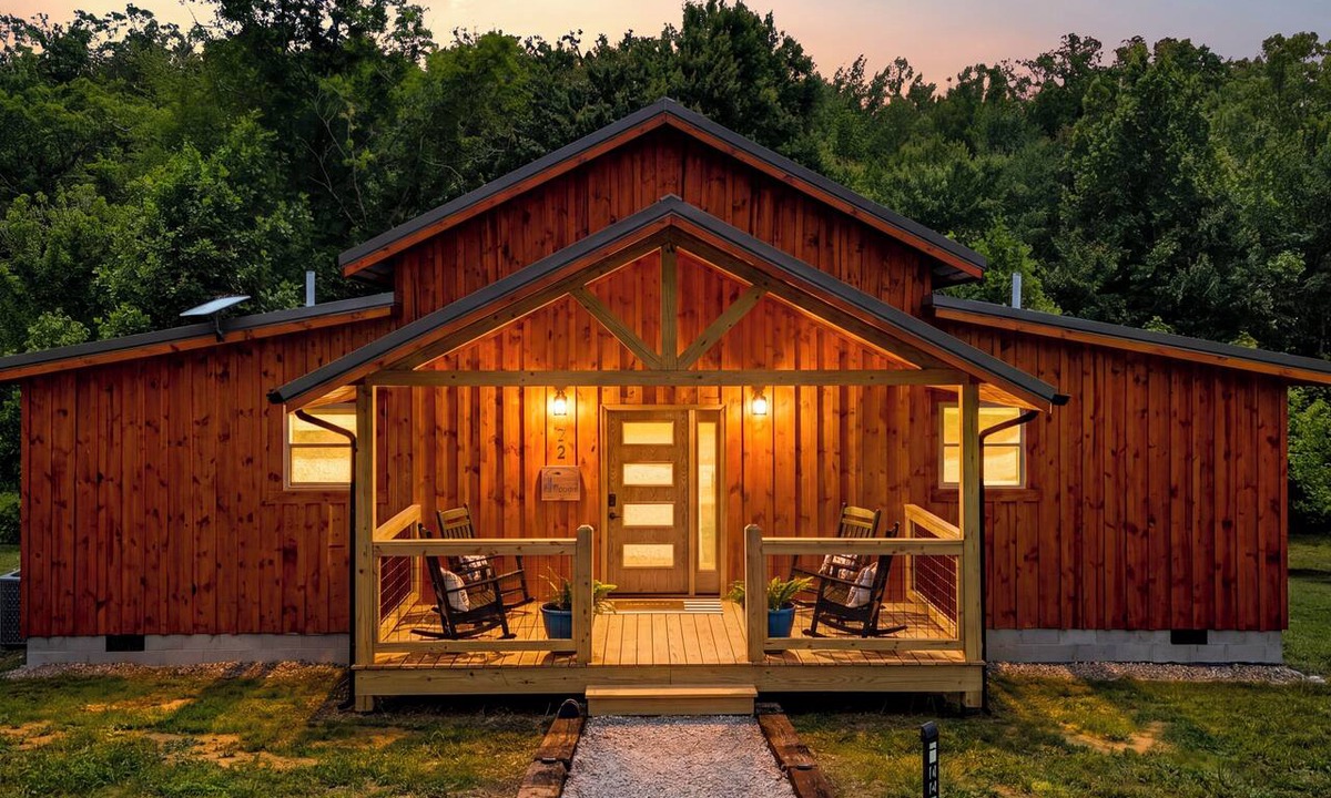 Saint Helens Cabin | 2-bed cabin at Gorge, large lot, parking for trucks with trailer, pet friendly.