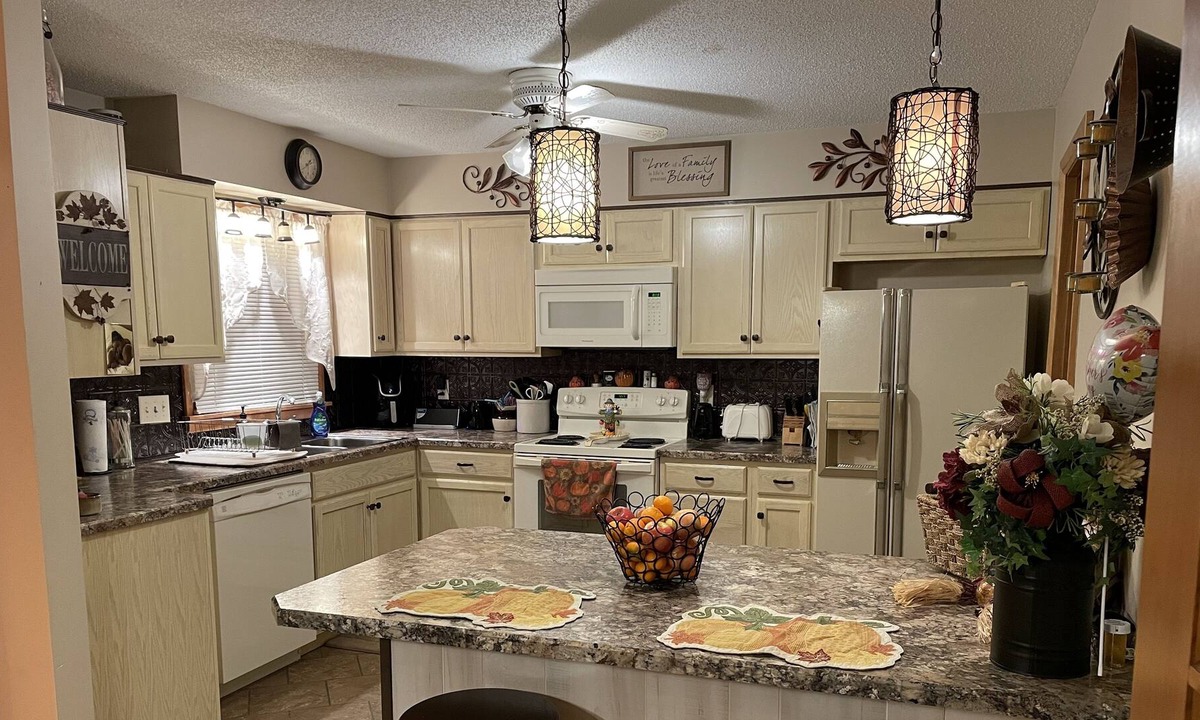 Leadsville House | 2 bedroom/2 bath residential home in walking distance of downtown Elkins, WV