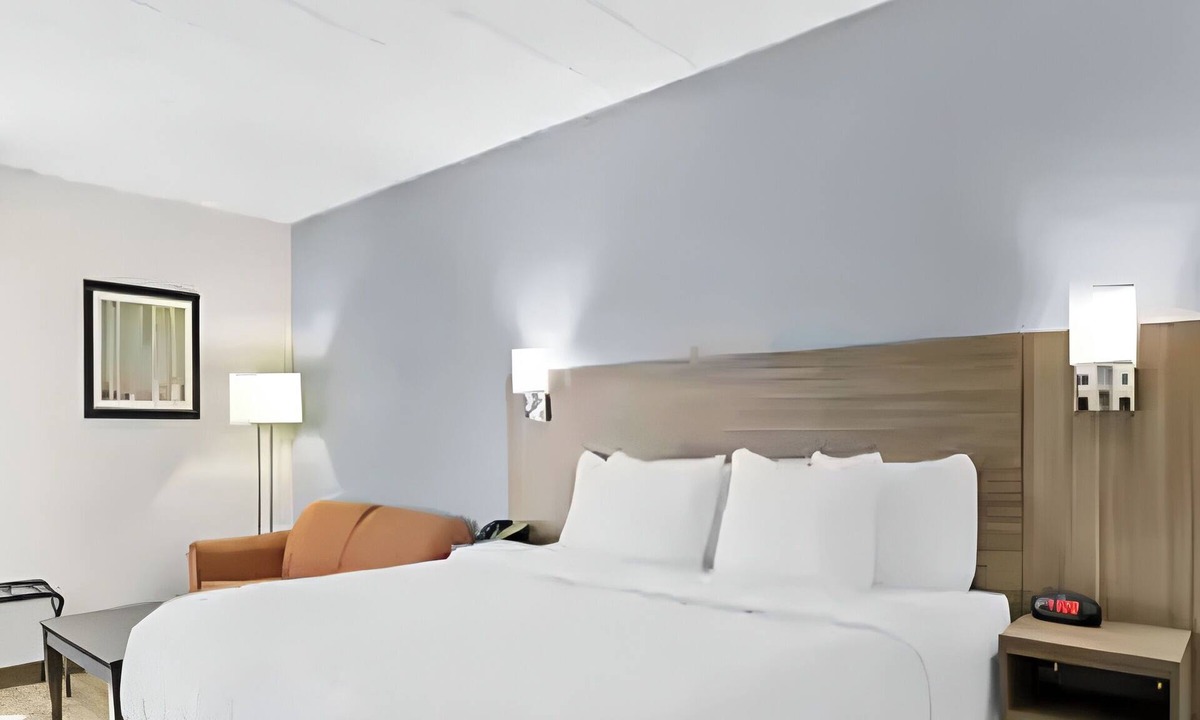 Cranberry Township Hotel | 2 Cozy Rooms in Cranberry Township with Easy Access to Pittsburgh Attractions
