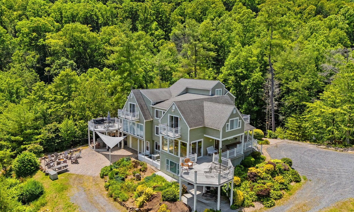South Fork House | 2 Mountain Retreats w 16 Bedrooms, Hot Tubs & More