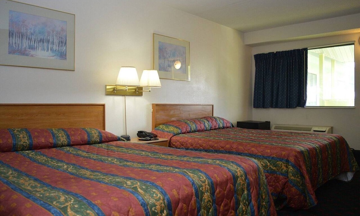 Brookville Apartment | 2 Queen Beds Non-Smoking