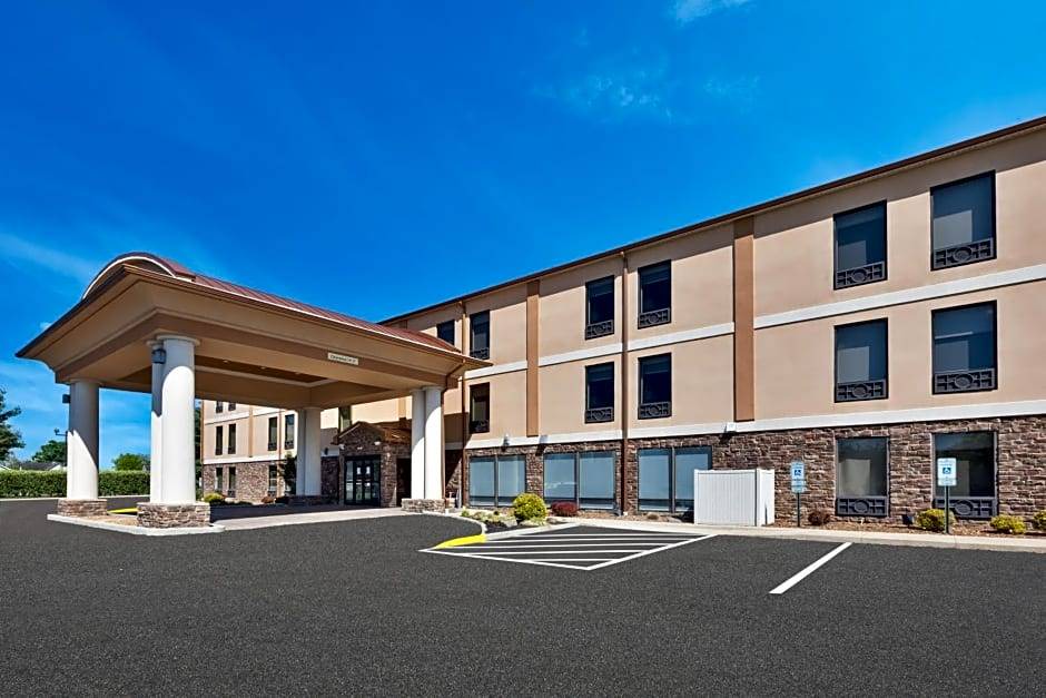 Chillicothe Hotel | 2-Star Hotel ∙ Holiday Inn Express Chillicothe East, an IHG Hotel