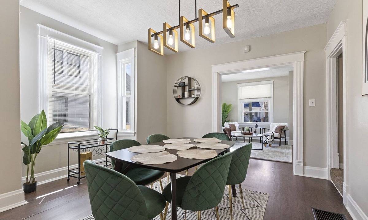 Roselawn Finance House | 2BR Cozy Home with Dedicated Office