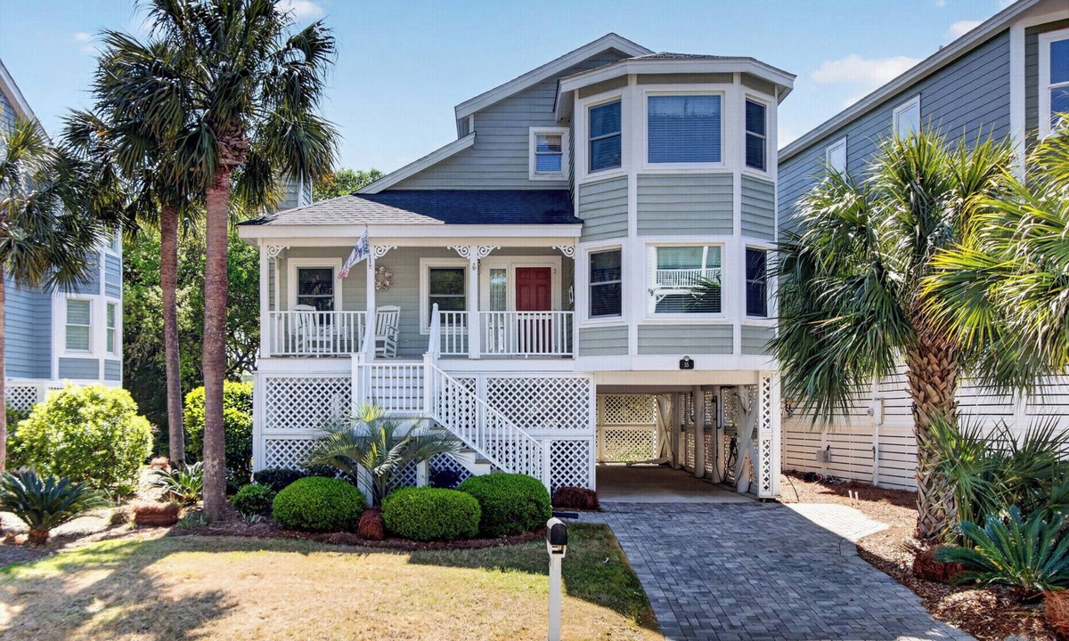 Pelican Bay House | 2min to Beach + Shared Pool + Screened Porch + Ping Pong | Minutes to Charleston
