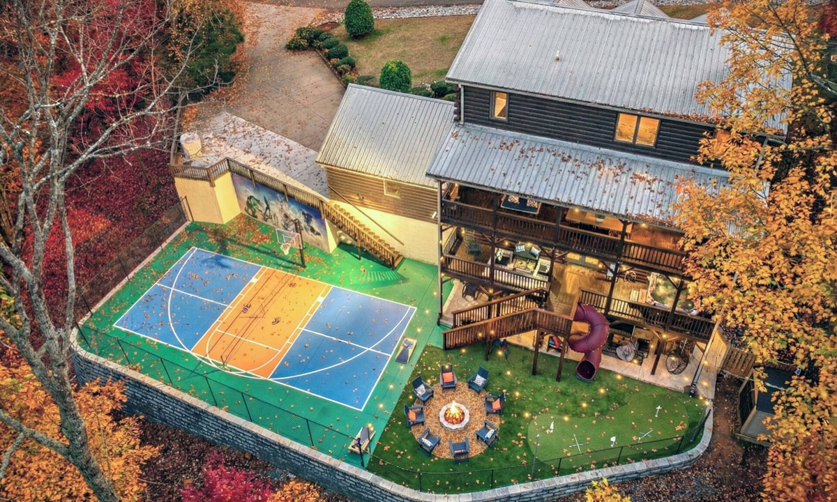 Talking Rock House | 2MstrSuites~Pickleball~Golf~Hottub~Firepit~Gameroom~pooltable~Views~Sleeps 16