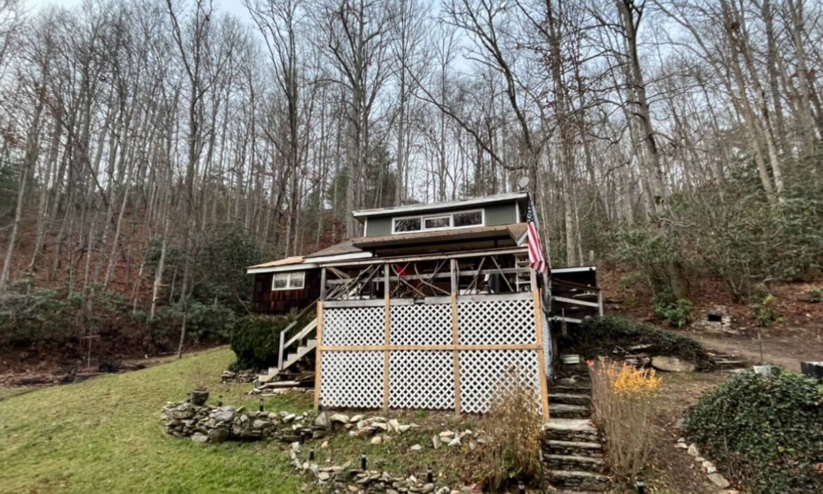 Franklin House | 3/2 house in the mountains between Highlands and Cashiers near Lake Glenville