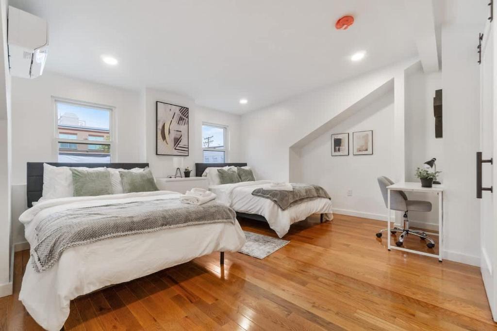 Central Northside House | 3 BDRM 2 and a Half Bath - House Private Yard Duplex