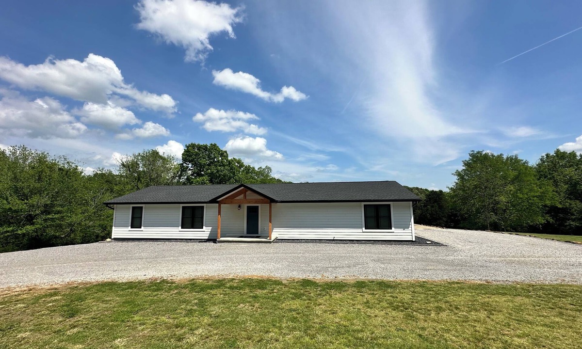 Vienna House | 3 bedroom 2 bathroom home on 14 acres in a peaceful, relaxing setting.