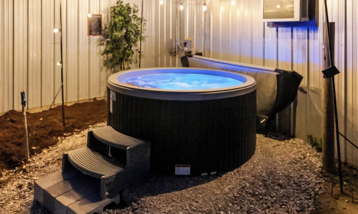 Winona Cabin | 3 Bedroom Cabin - Outdoor Living Room - Access to Brimstone - Hot Tubs -Fire Pit