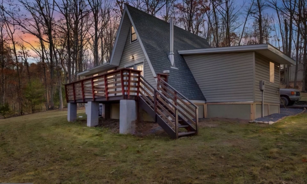 Mount Jackson Cabin | 3-bedroom cabin with hot tub near George Washington National Forest