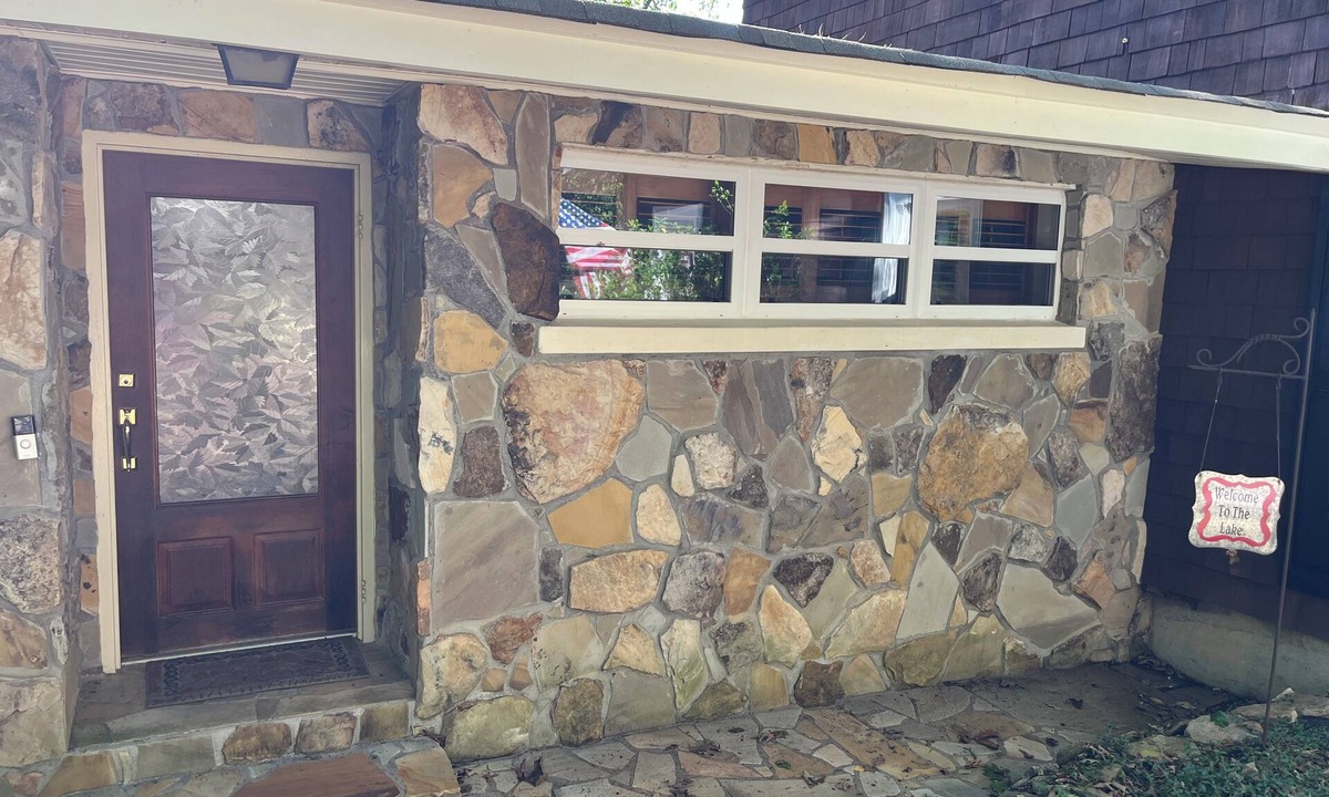 Cartersville House | 3-bedroom house in charming White with WiFi and AC. Lakefront lake Allatoona
