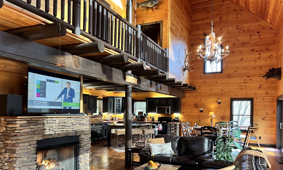 Butler Cabin | *3 Story Cabin *2 Living Rooms *Master Suite *Fire Pit *Outdoor Living Spaces