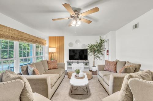 Garden City House | 3BR Near River St and Forsyth with Porch and Parking