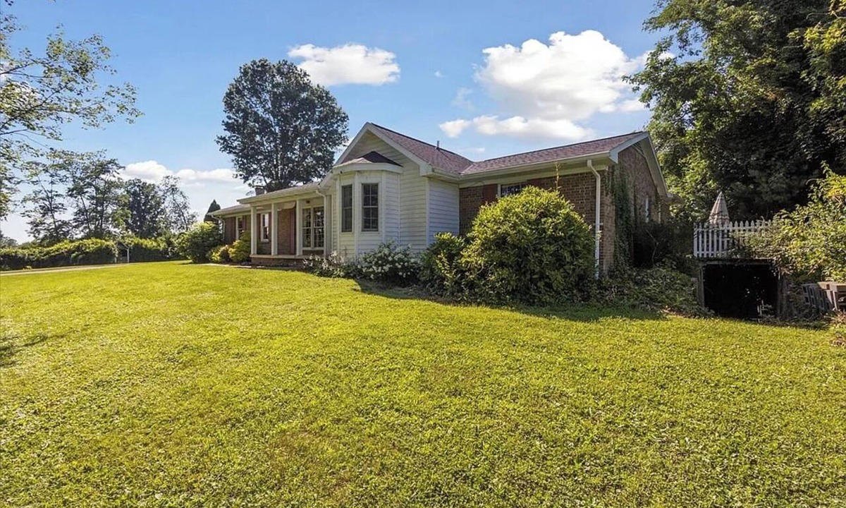 Hilander Park House | 4-bed house w/new HVAC, fiber internet, and private wooded acre in Bristol