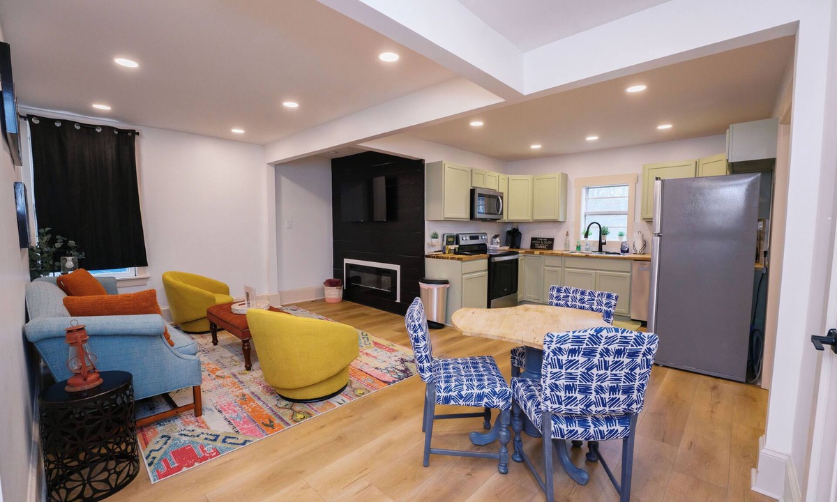 Parkridge House | 4BR Knoxville home close to downtown, UT & interstate! Free local gift cards!
