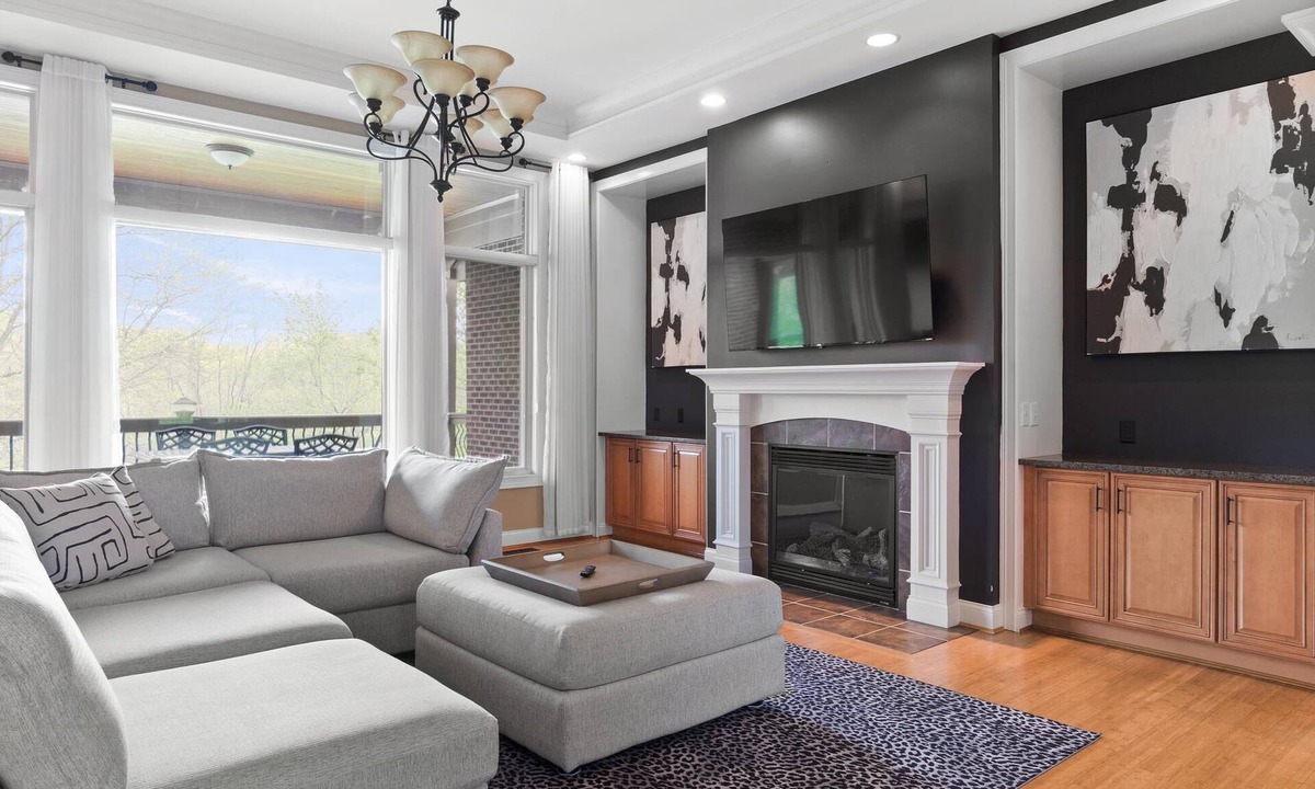 Landen House | 5-Bedroom Home · Mason/Kings Island · 2 Kitchens