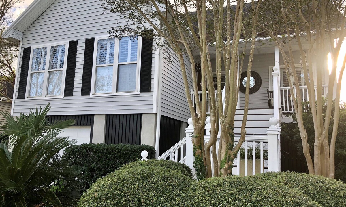 Old Village House | 5 KING BEDS! OLD VILLAGE LOCATION! Close to Beaches, Shem Creek and Charleston