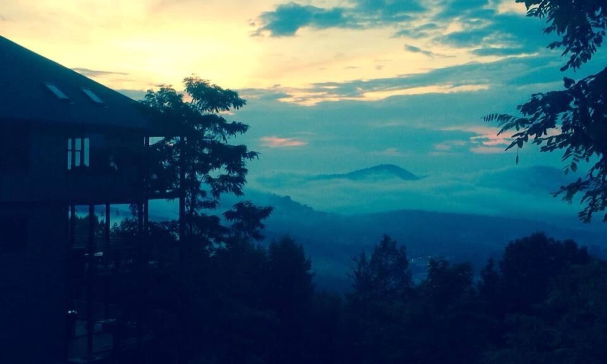 Hiawassee House | 5 STARS! VIEWS! Long Range Views! Luxury but Rustic Mountain Home! @ 2700 ft!