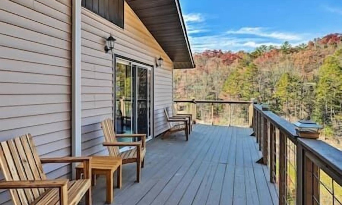Almond House | 5br! Smokey Mountains! Hot Tub, Game Room
