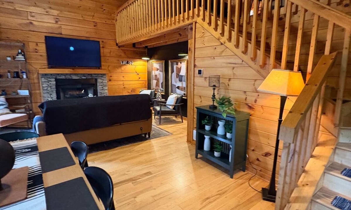Tate Cabin | 6 ACRES RETREAT SAUNA, HOT TUB, FIRE PIT, GAMES