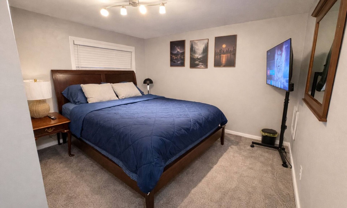 Xenia House | 6BD House Budget Friendly Sublevel Pub Patio BBQ