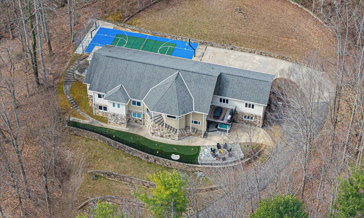 Skyland House | 7k SqFt Estate - Epic Amenities & Fun - Sleeps 20
