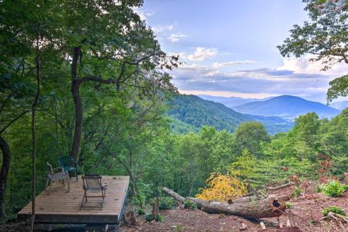 Spruce Pine House | 8 Acres + Hiking Trails: Little Switzerland Escape