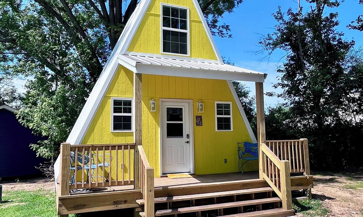 Cape Girardeau Cottage | A-Frame Cottage with Deck in Charming Inspiration Village