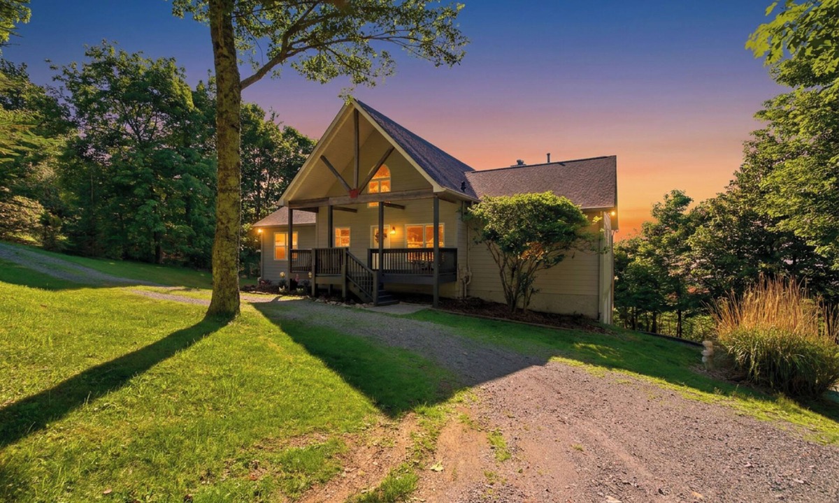Sugar Mountain Cabin | A Relaxing 5-bedroom house with AC in charming Sugar Mountain