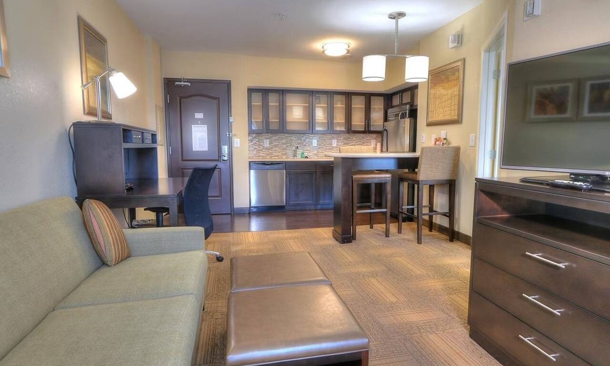 Farragut Apartment | Accessible 1BR Suite w/Kitchen | Free Breakfast