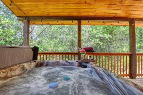 Sevierville House | Adventure Retreat New Mountain Cabin Pool Hot Tub Game Room Theater