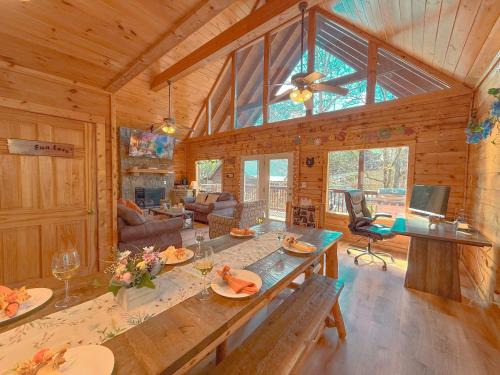 Pigeon Forge Ski Chalet | All you need for Summer! Spacious Cabin, 3min to Town, Grill, Pool, Fast Wifi, Seasonal Decor