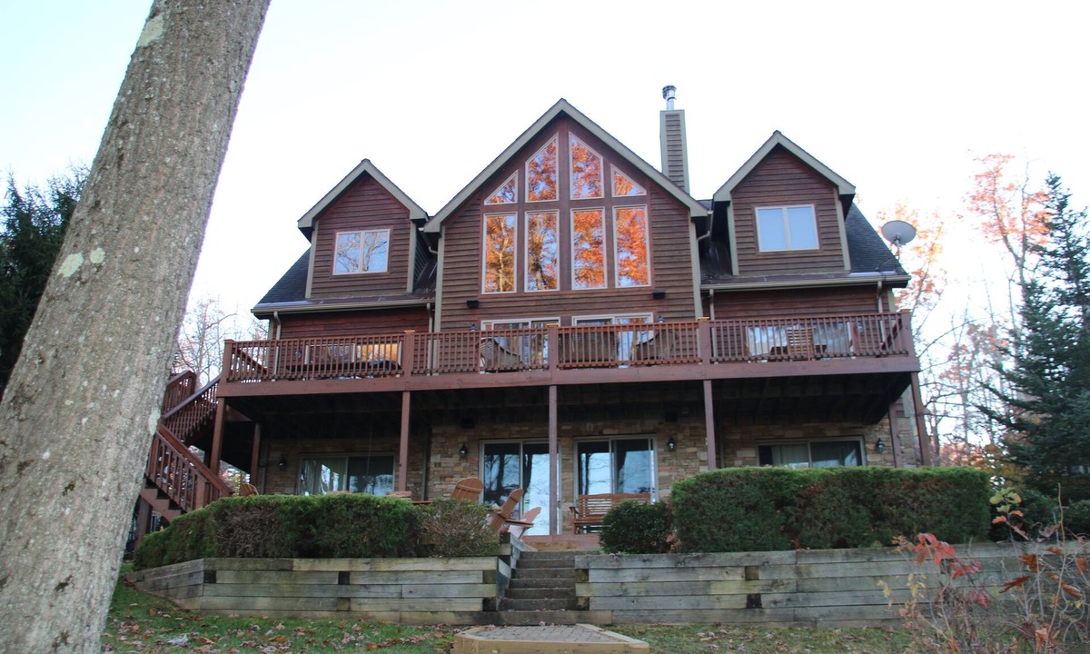 Thayerville House | AMAZING LAKE FRONT 7 BR Home, Hot Tub, Fire Pit, Dock, Pool Table, NEW FIRE PIT