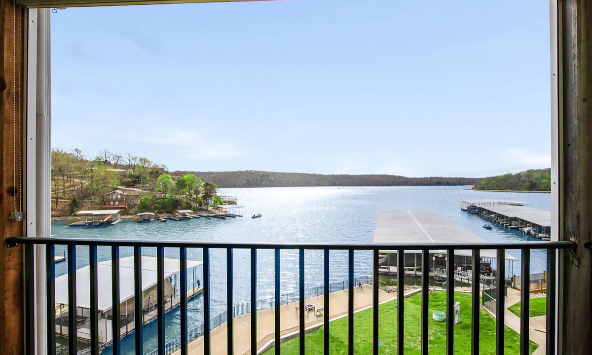 Kaiser Condo | Amazing Lake Views Within State Park - Gated Pool