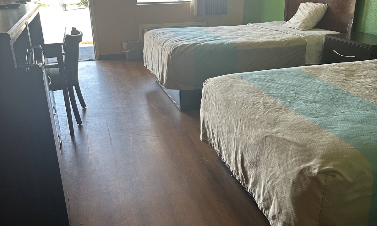 Cherryvale Hotel | American Inn