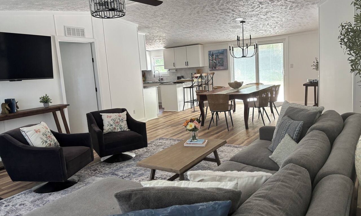 Gallatin House | An Elevated Escape! Hills of Gallatin, Total peace and privacy.