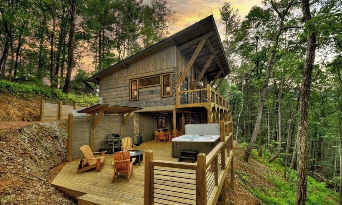 Cherry Log Cabin | Aska Tranquility | Hot Tub + Fire Pit + Arcade
