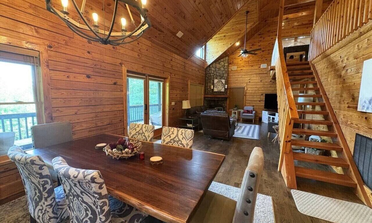 Mount Airy Cabin | Authentic Log Cabin Hot Tub, Game Room & Yard Games Sleeps 12 Wine Country
