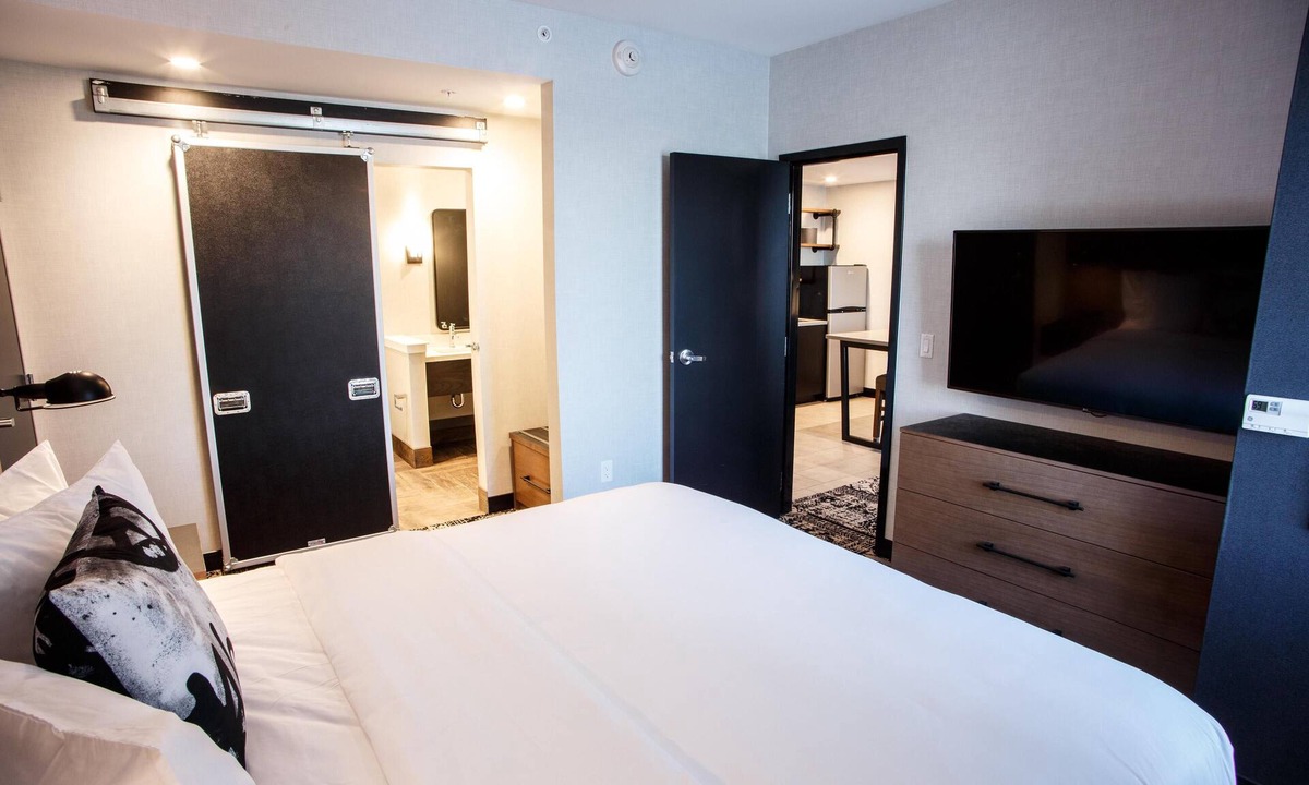 Lititz Hotel | Backstage vibe- Lancaster charm -King Room w/Kitchenette & Separate Seating Area
