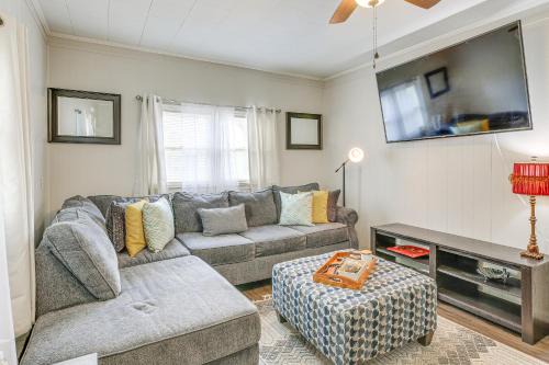 Mullins House | Backyard & Covered Porch! Cozy Mullins Retreat