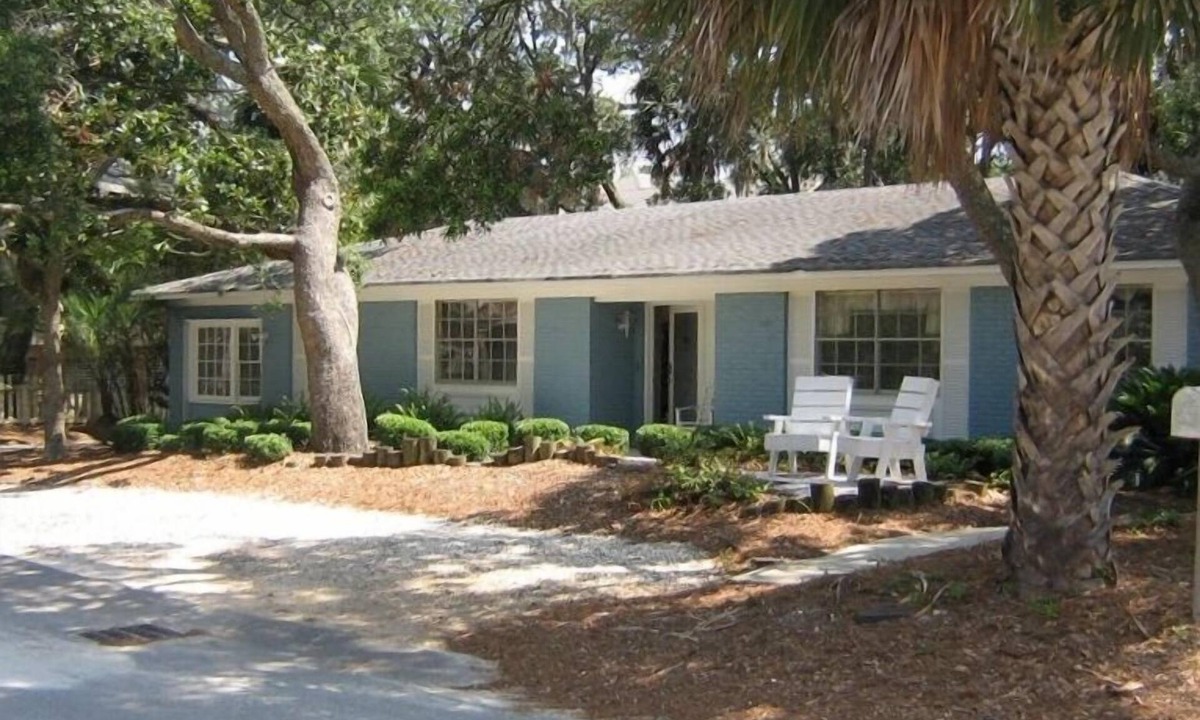 North Forest Beach House | Bargain Price for Beautiful Beach Home-Steps to the beach. STR Permit #: 066380