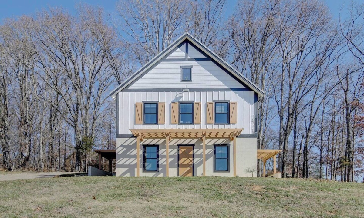 Jefferson City House | Barndo2 Modern European Style Home of Fluffy Cows